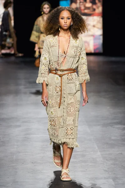 Look 5